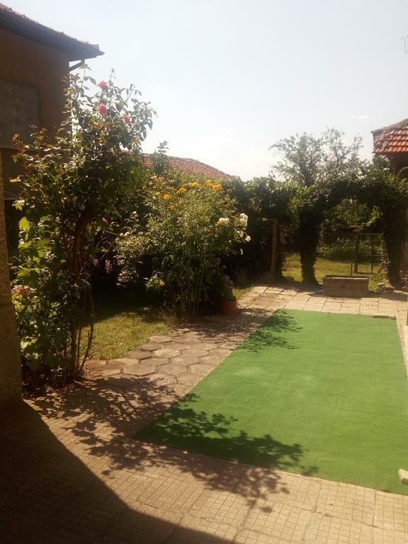 Guest House Emiliya Ovchartsi  Exterior foto